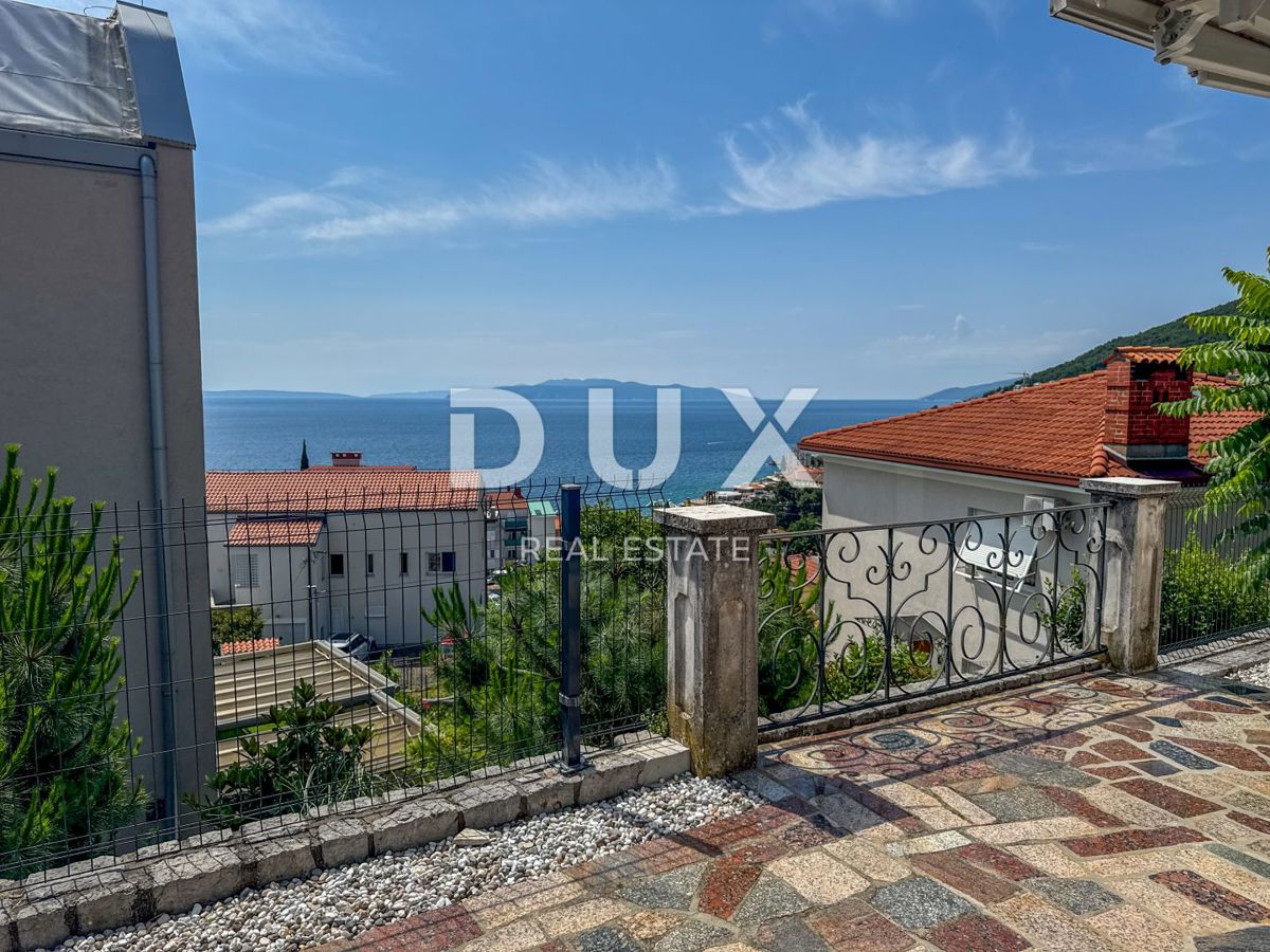 OPATIJA, CENTER - dolgoročni najem hiše v središču Opatije, dve ločeni enoti in čudovit pogled na morje
