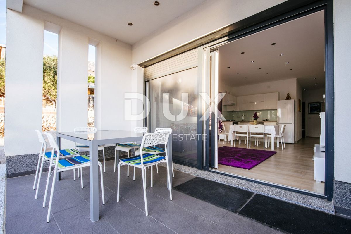 OTOK PAG, KOŠLJUN - Vila ob morju s 4 apartmaji