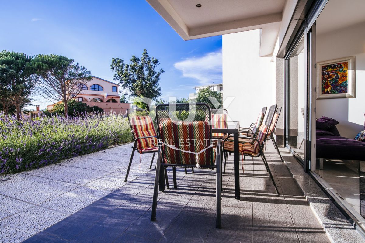OTOK PAG, KOŠLJUN - Vila ob morju s 4 apartmaji