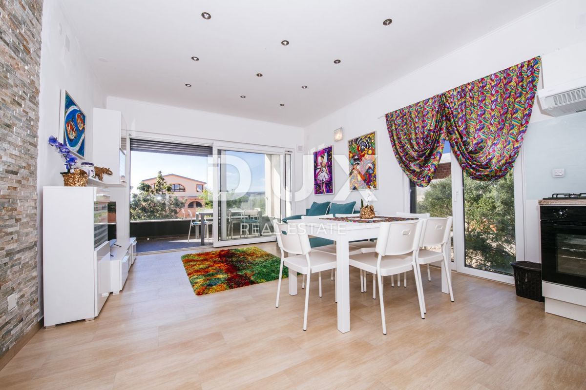 OTOK PAG, KOŠLJUN - Vila ob morju s 4 apartmaji