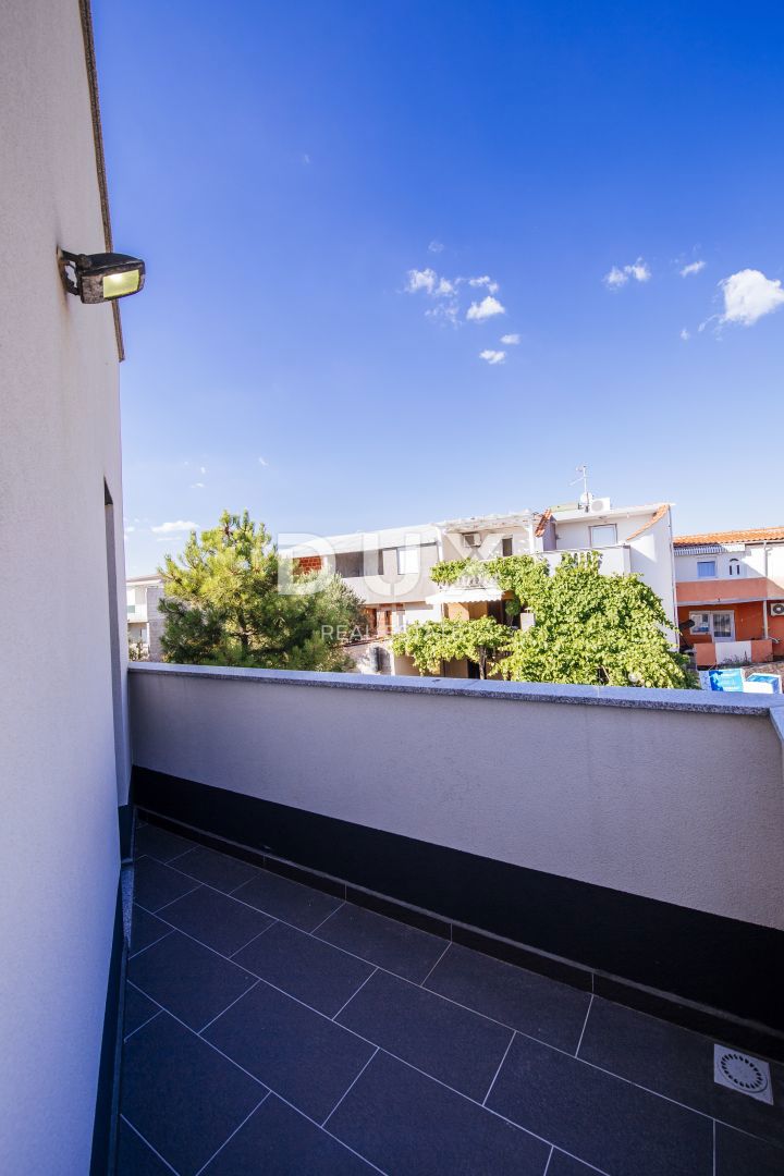 OTOK PAG, KOŠLJUN - Vila ob morju s 4 apartmaji