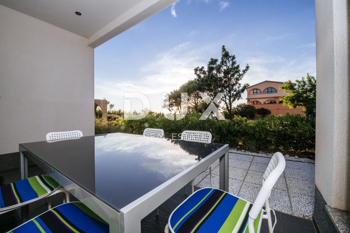 OTOK PAG, KOŠLJUN - Vila ob morju s 4 apartmaji