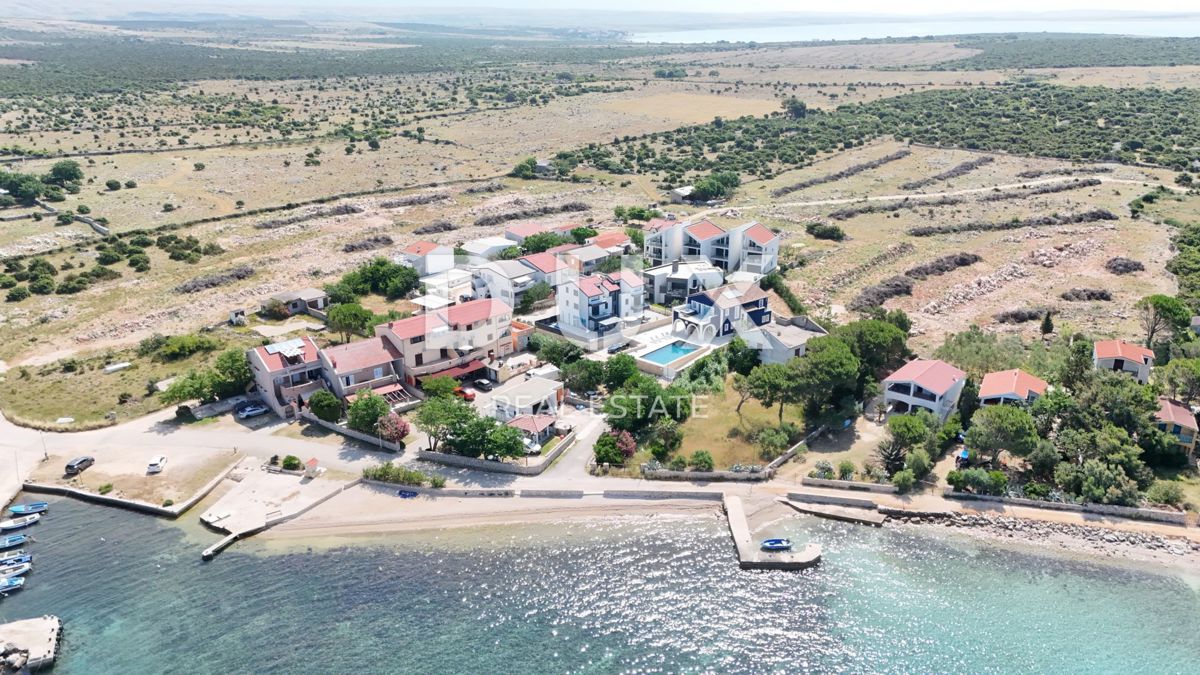 OTOK PAG, KOŠLJUN - Vila ob morju s 4 apartmaji