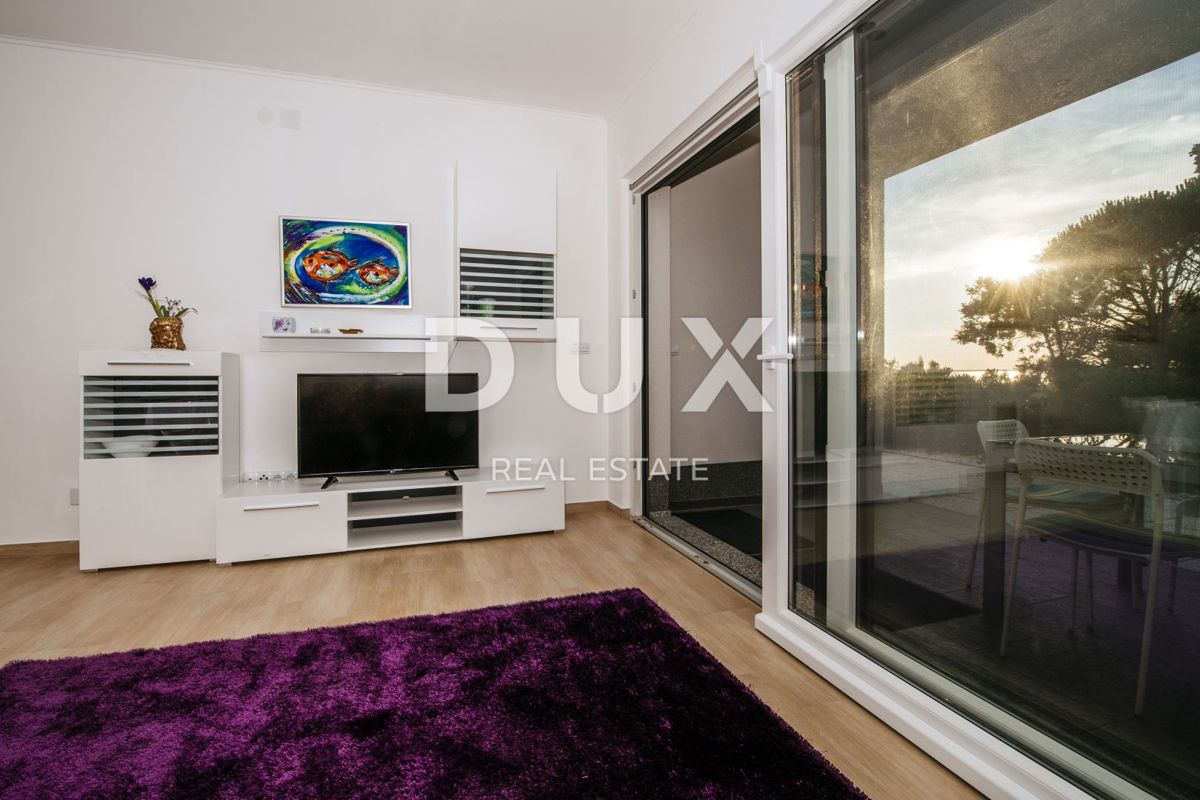 OTOK PAG, KOŠLJUN - Vila ob morju s 4 apartmaji