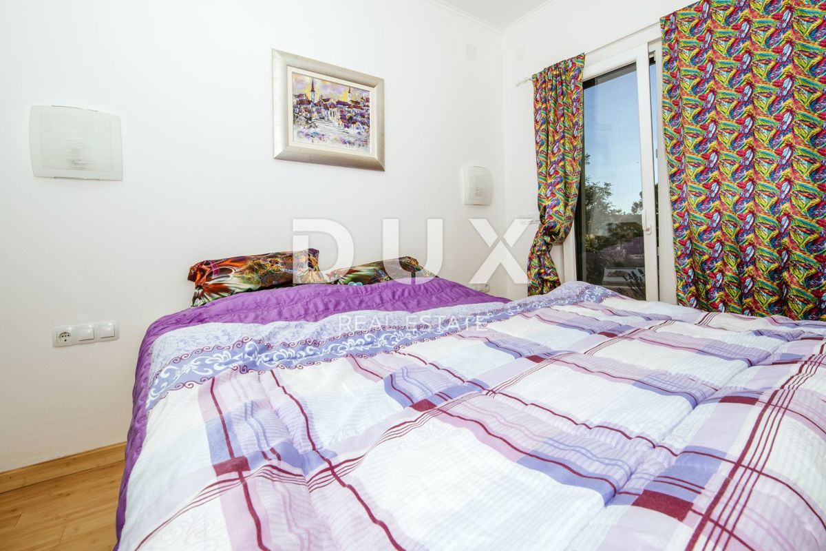 OTOK PAG, KOŠLJUN - Vila ob morju s 4 apartmaji