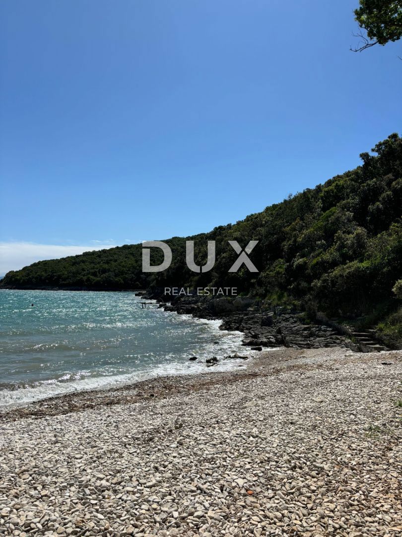 ISTRA, DUGA UVALA Kmetijsko zemljišče 300 metrov od plaže!