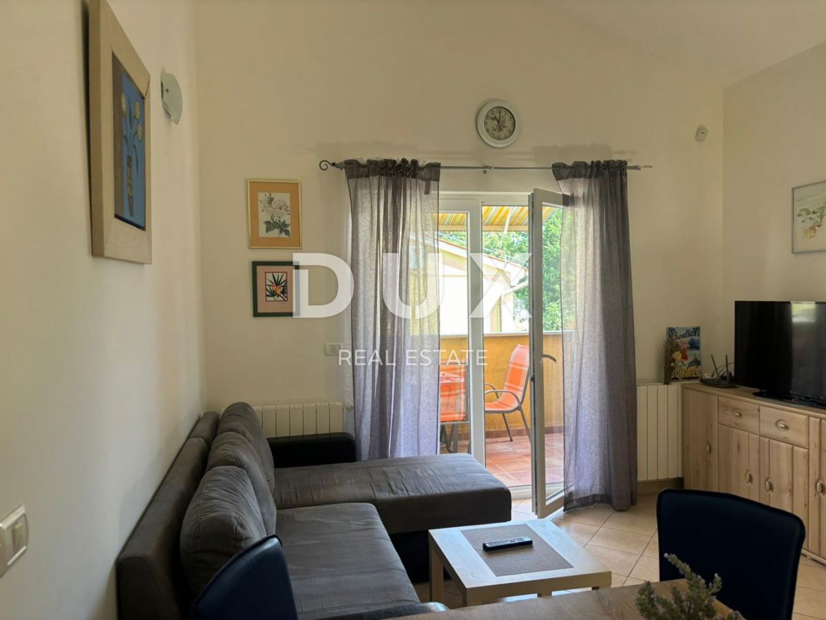 ISTRA, BANJOLE Apartma z bazenom in teraso 300 metrov od morja!