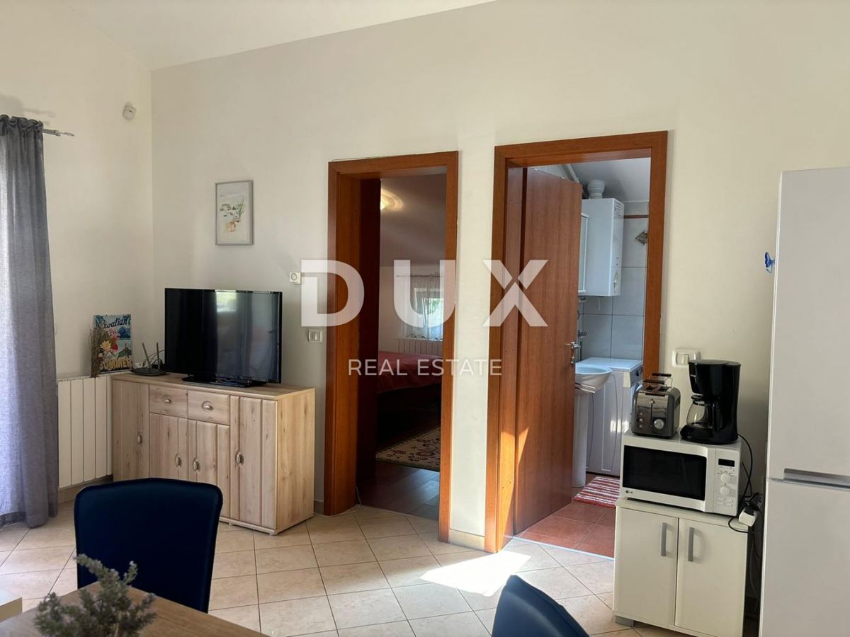 ISTRA, BANJOLE Apartma z bazenom in teraso 300 metrov od morja!