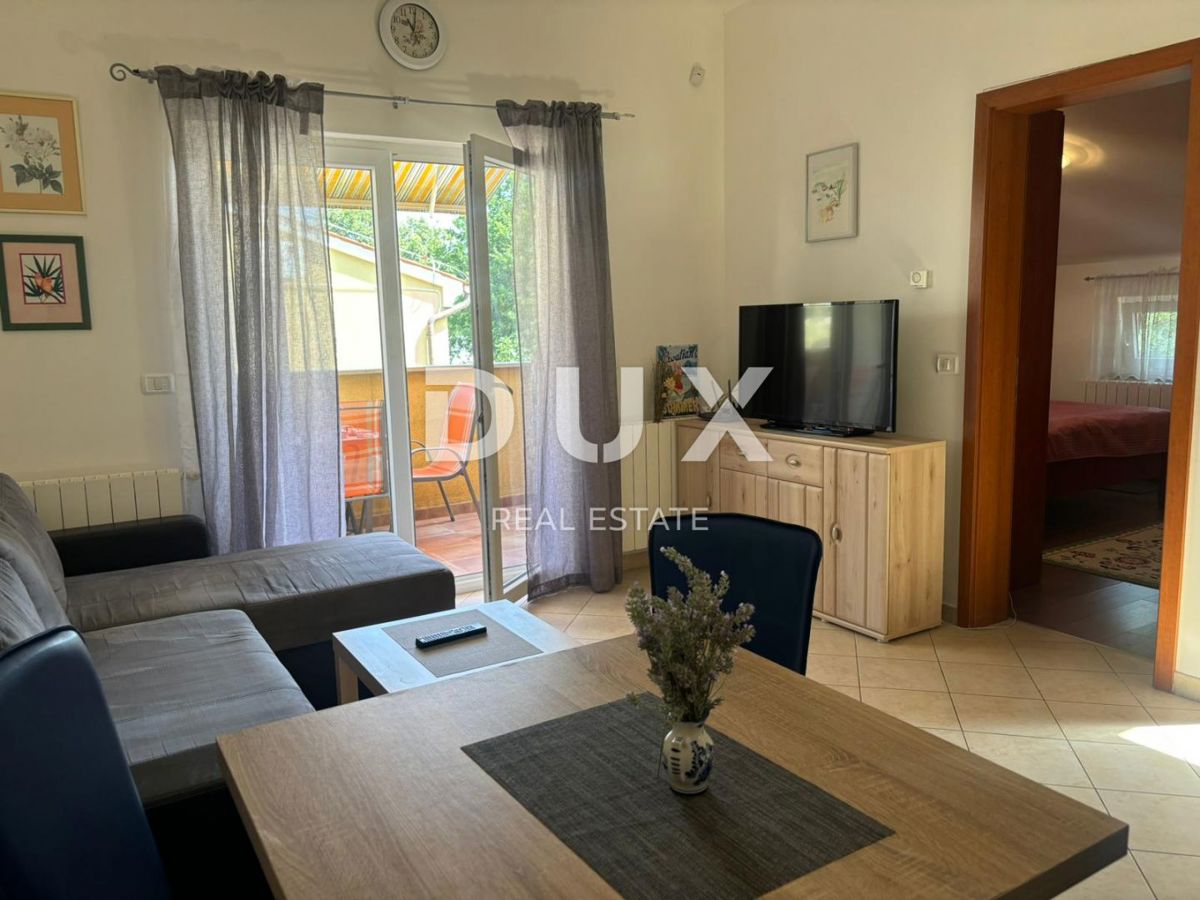 ISTRA, BANJOLE Apartma z bazenom in teraso 300 metrov od morja!