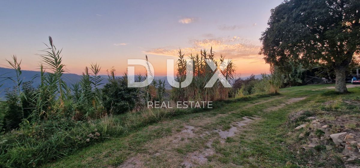 ISTRA, MOTOVUN - Veliko posestvo 170.000 m2, najlepši razgled v Istri - jezero Butoniga, Učka, Ćićarija, Motovun in Motovunski gozd tartufov!