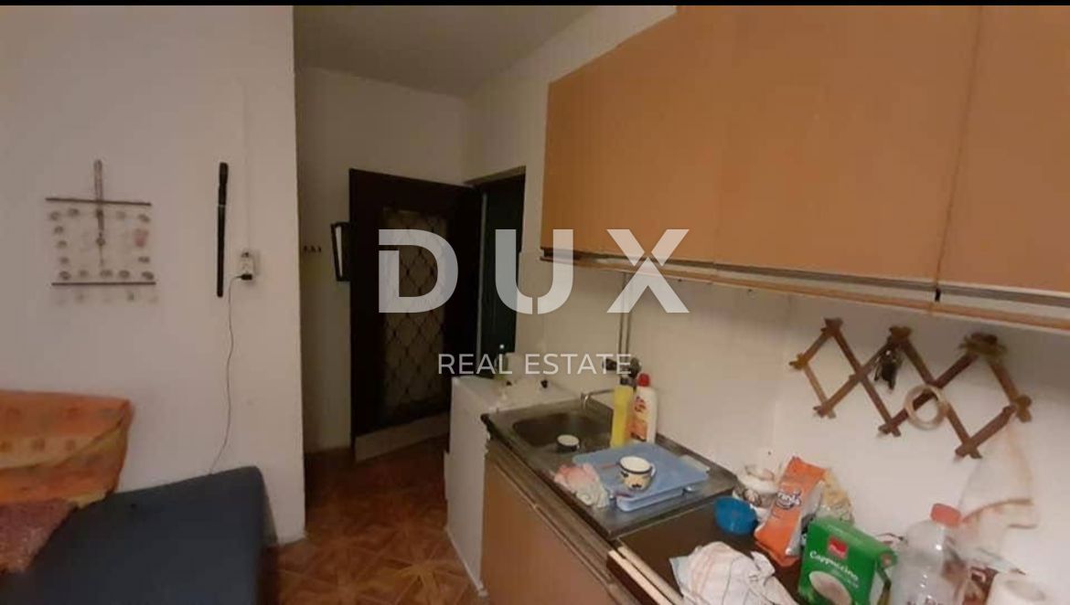 OTOK PAG, NOVALJA - Apartma v pritličju s teraso in pogledom na morje, 107 m od plaže!