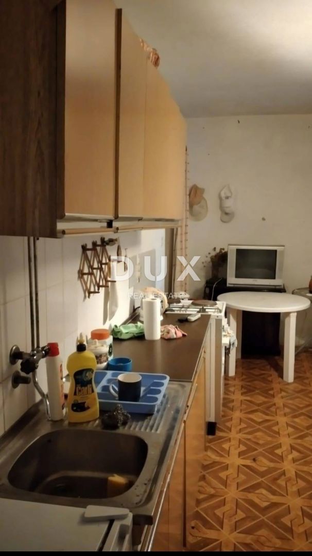 OTOK PAG, NOVALJA - Apartma v pritličju s teraso in pogledom na morje, 107 m od plaže!