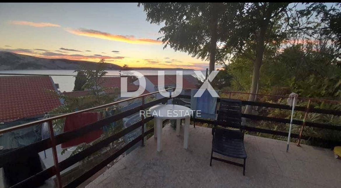 OTOK PAG, NOVALJA - Apartma v pritličju s teraso in pogledom na morje, 107 m od plaže!