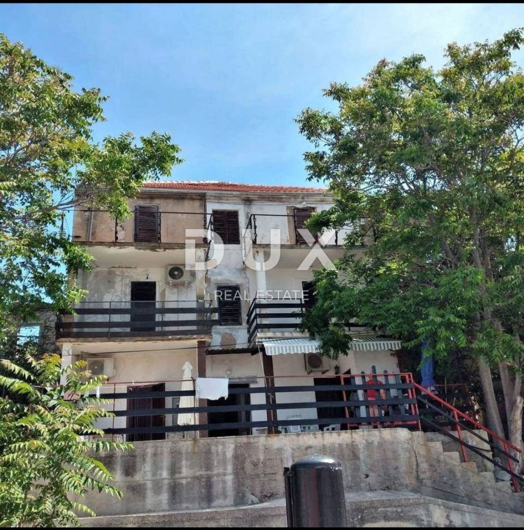 OTOK PAG, NOVALJA - Apartma v pritličju s teraso in pogledom na morje, 107 m od plaže!