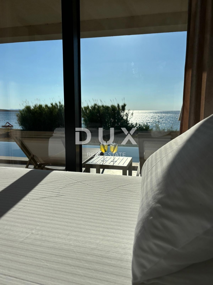 OTOK PAG, POVLJANA - stanovanje z 2 spalnicama in 1 dnevno sobo, 78 m2, 1. vrsta do morja