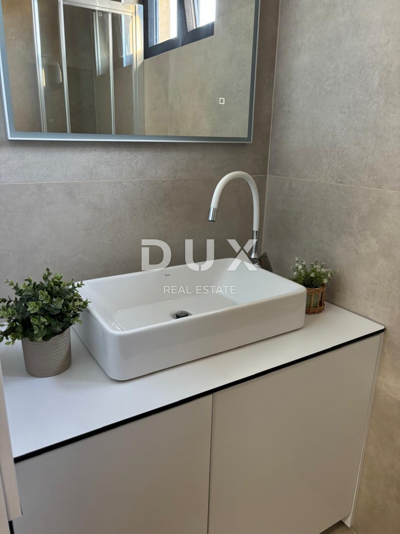 OTOK PAG, POVLJANA - stanovanje z 2 spalnicama in 1 dnevno sobo, 78 m2, 1. vrsta do morja