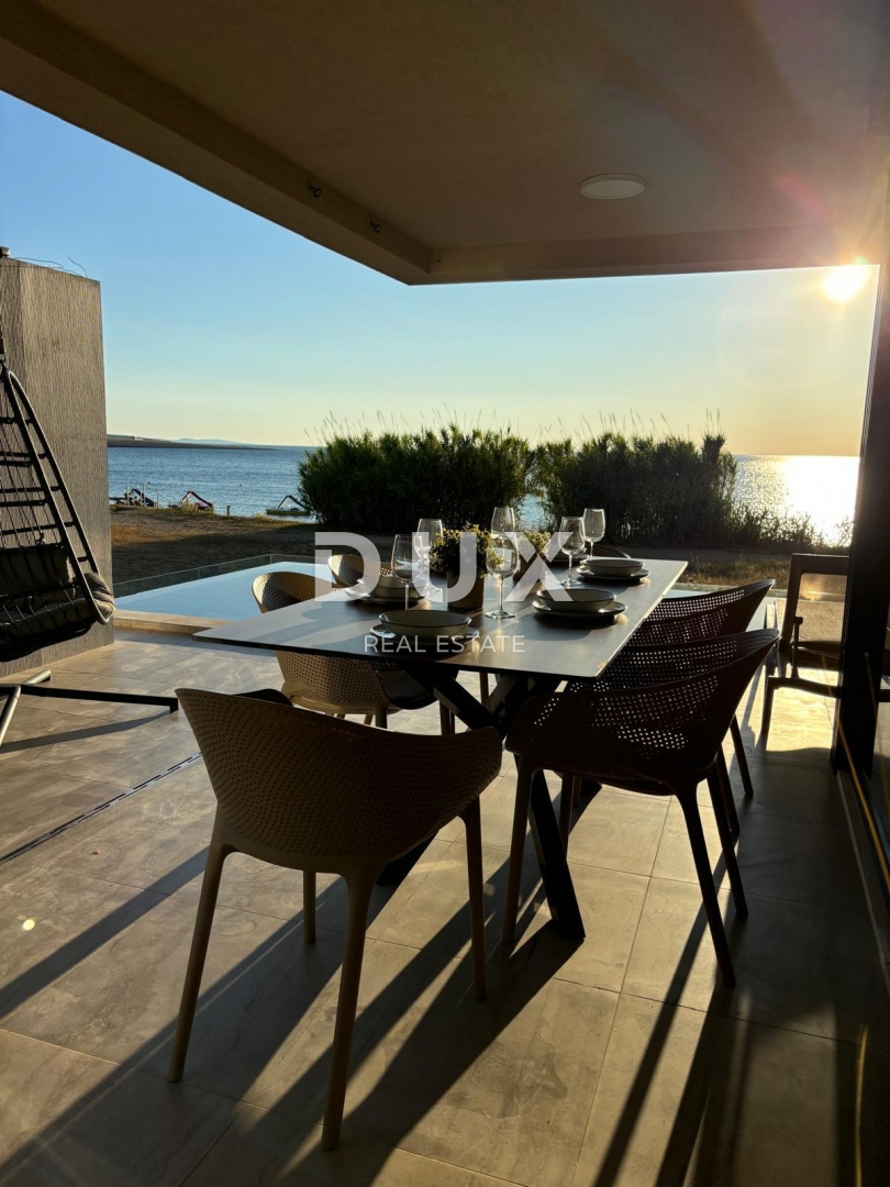 OTOK PAG, POVLJANA - stanovanje z 2 spalnicama in 1 dnevno sobo, 78 m2, 1. vrsta do morja