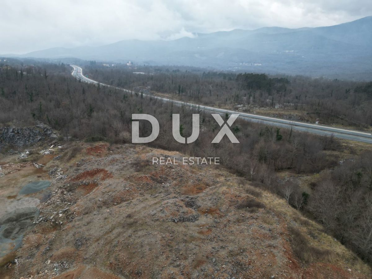 MATULJI, PERMANI - Zazidljivo zemljišče 10000m2 v delovni coni za skladišča/hale, CONA M