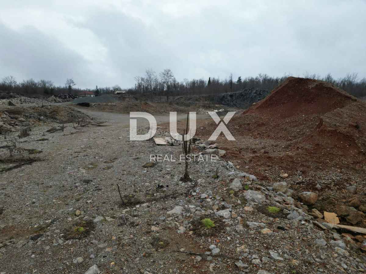 MATULJI, PERMANI - Zazidljivo zemljišče 10000m2 v delovni coni za skladišča/hale, CONA M
