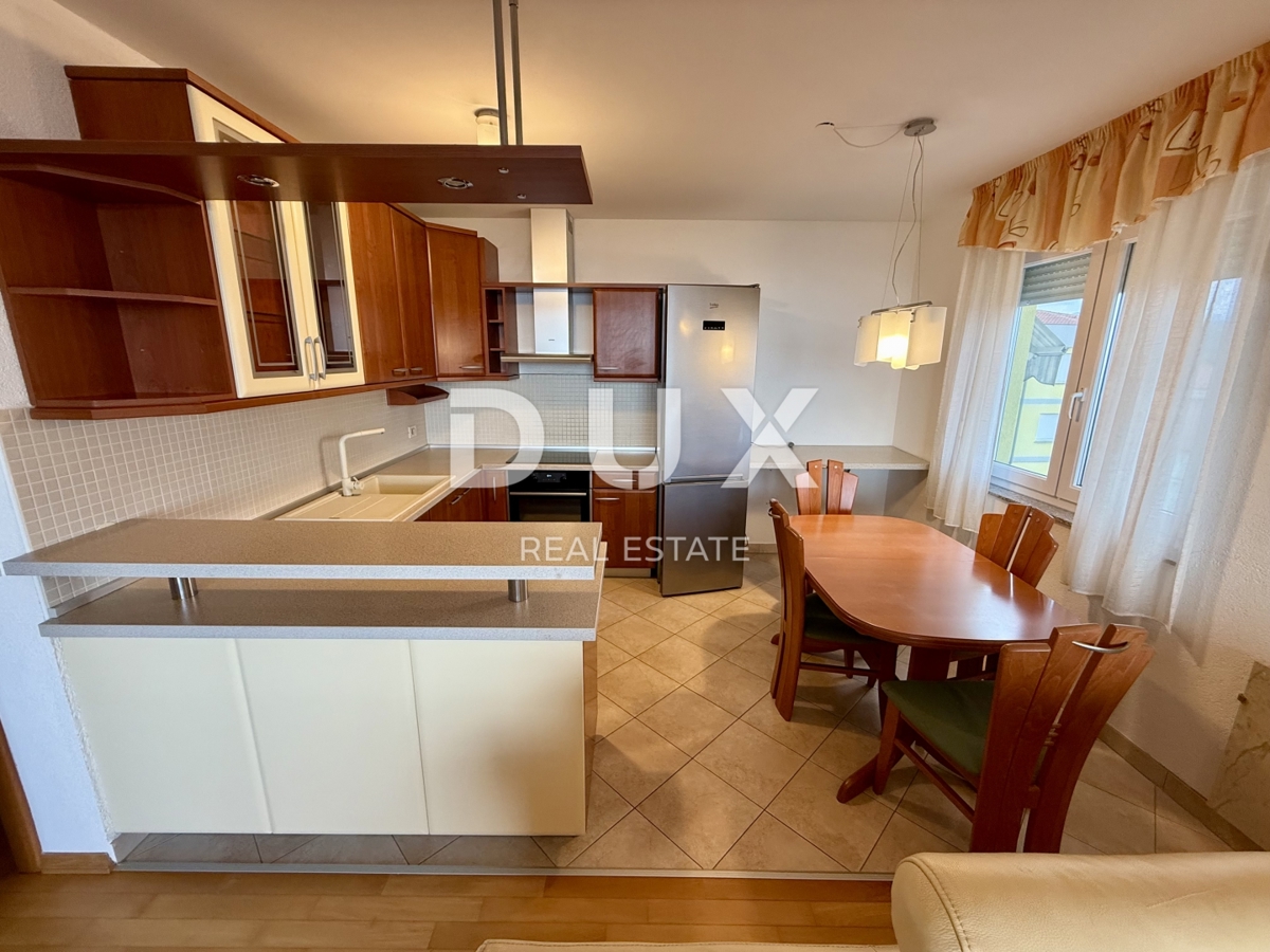VIŠKOVO, MARINIĆI - 2 SPALNICI + DNEVNA SOBA, 74 m2 - GARAŽA in RAZGLED!