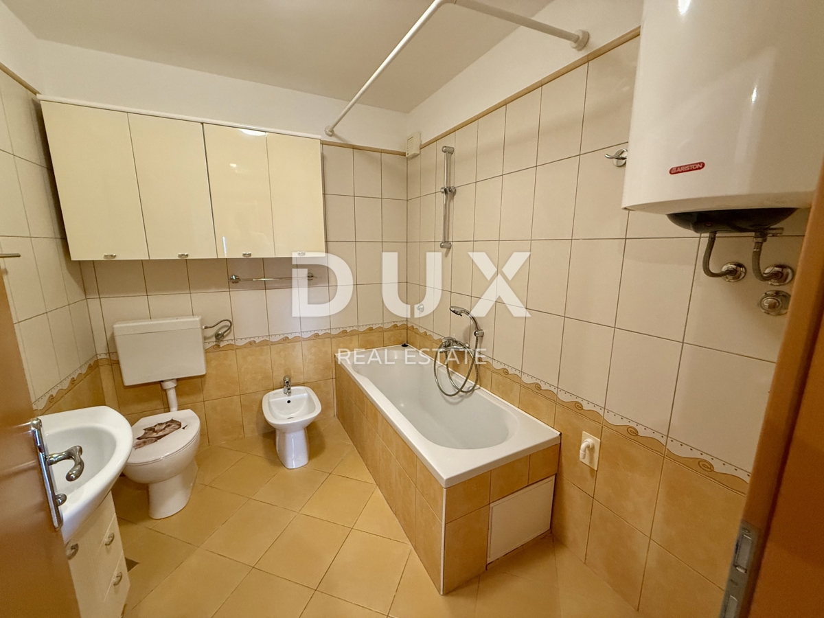 VIŠKOVO, MARINIĆI - 2 SPALNICI + DNEVNA SOBA, 74 m2 - GARAŽA in RAZGLED!