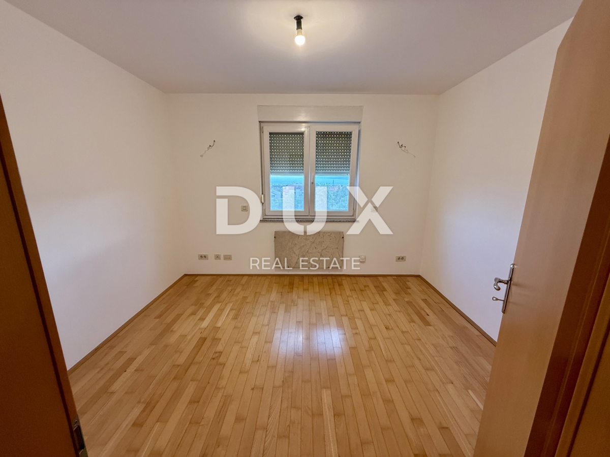 VIŠKOVO, MARINIĆI - 2 SPALNICI + DNEVNA SOBA, 74 m2 - GARAŽA in RAZGLED!