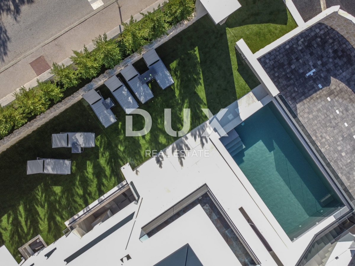 OTOK PAG, NOVALJA - Vila s 4 spalnicami, bazenom in savno, 148,50 m2