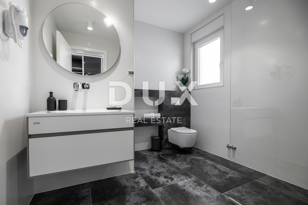 OTOK PAG, NOVALJA - Vila s 4 spalnicami, bazenom in savno, 148,50 m2