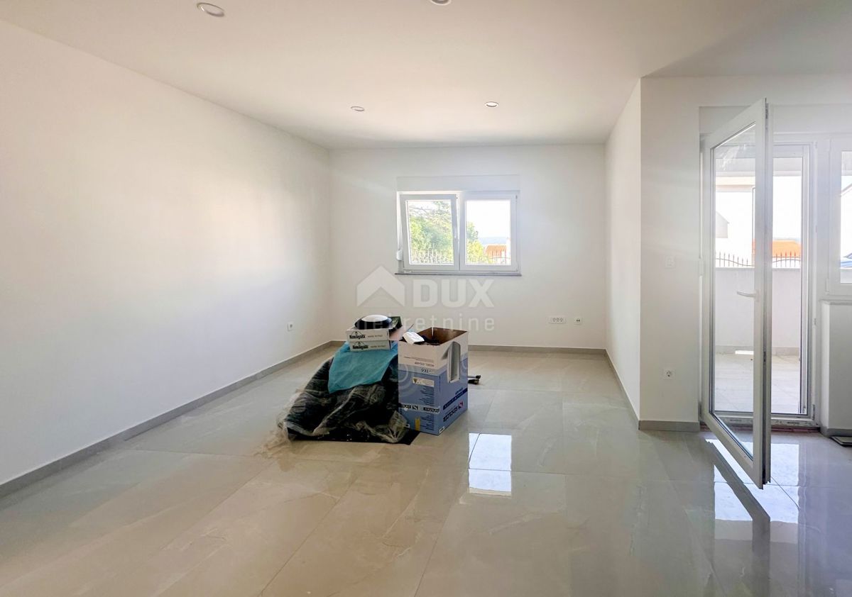 CRIKVENICA - Apartma v pritličju z vrtom, 2 spalnici + kopalnica, blizu morja