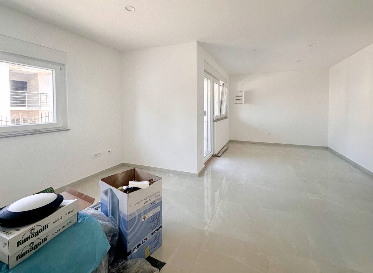 CRIKVENICA - Apartma v pritličju z vrtom, 2 spalnici + kopalnica, blizu morja