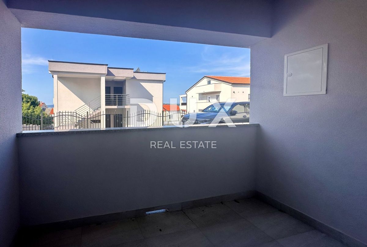 CRIKVENICA - Apartma v pritličju z vrtom, 2 spalnici + kopalnica, blizu morja