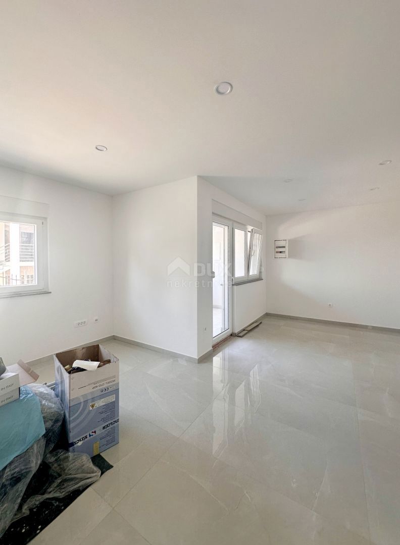 CRIKVENICA - Apartma v pritličju z vrtom, 2 spalnici + kopalnica, blizu morja