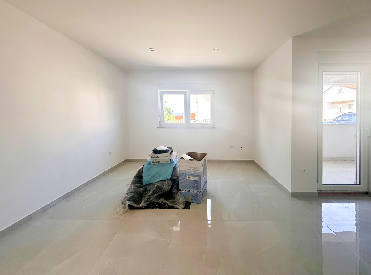 CRIKVENICA - Apartma v pritličju z vrtom, 2 spalnici + kopalnica, blizu morja