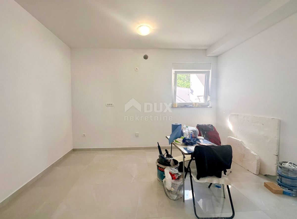 CRIKVENICA - Apartma v pritličju z vrtom, 2 spalnici + kopalnica, blizu morja
