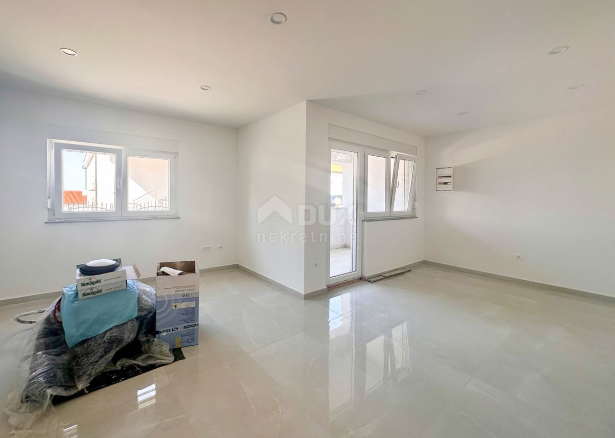 CRIKVENICA - Apartma v pritličju z vrtom, 2 spalnici + kopalnica, blizu morja