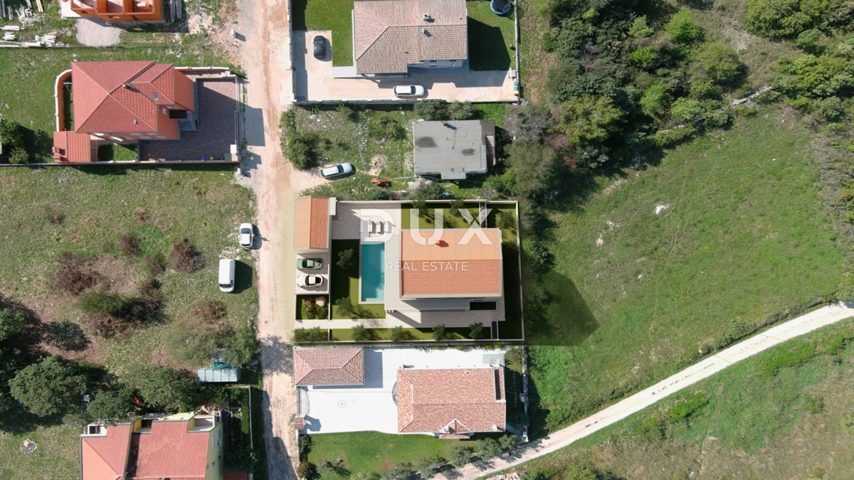 ISTRA, BUJE, KAŠTEL - Zemljišče z veljavnim gradbenim dovoljenjem