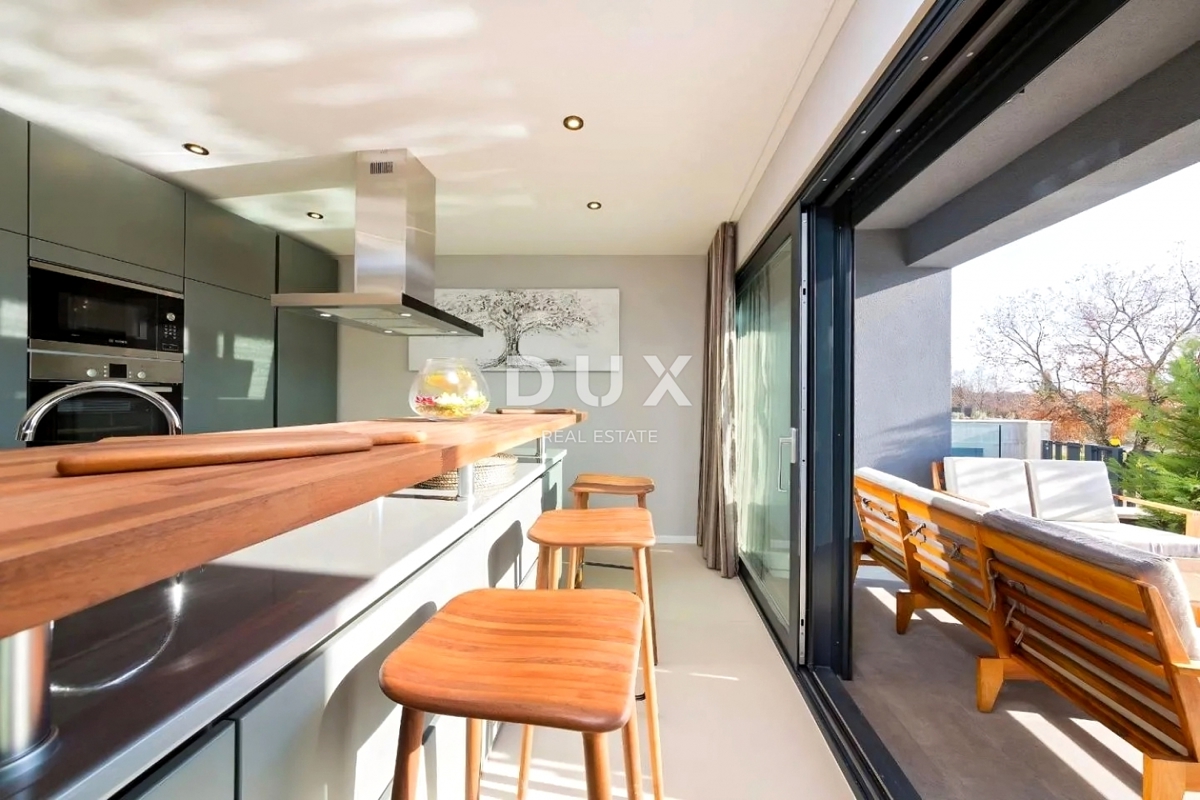 ISTRA, POREČ - Moderna hiša z bazenom v bližini morja