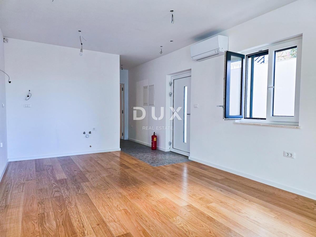 MALI LOŠINJ, CENTER - PRILOŽNOST - Stanovanje v pritličju z vrtom in parkiriščem