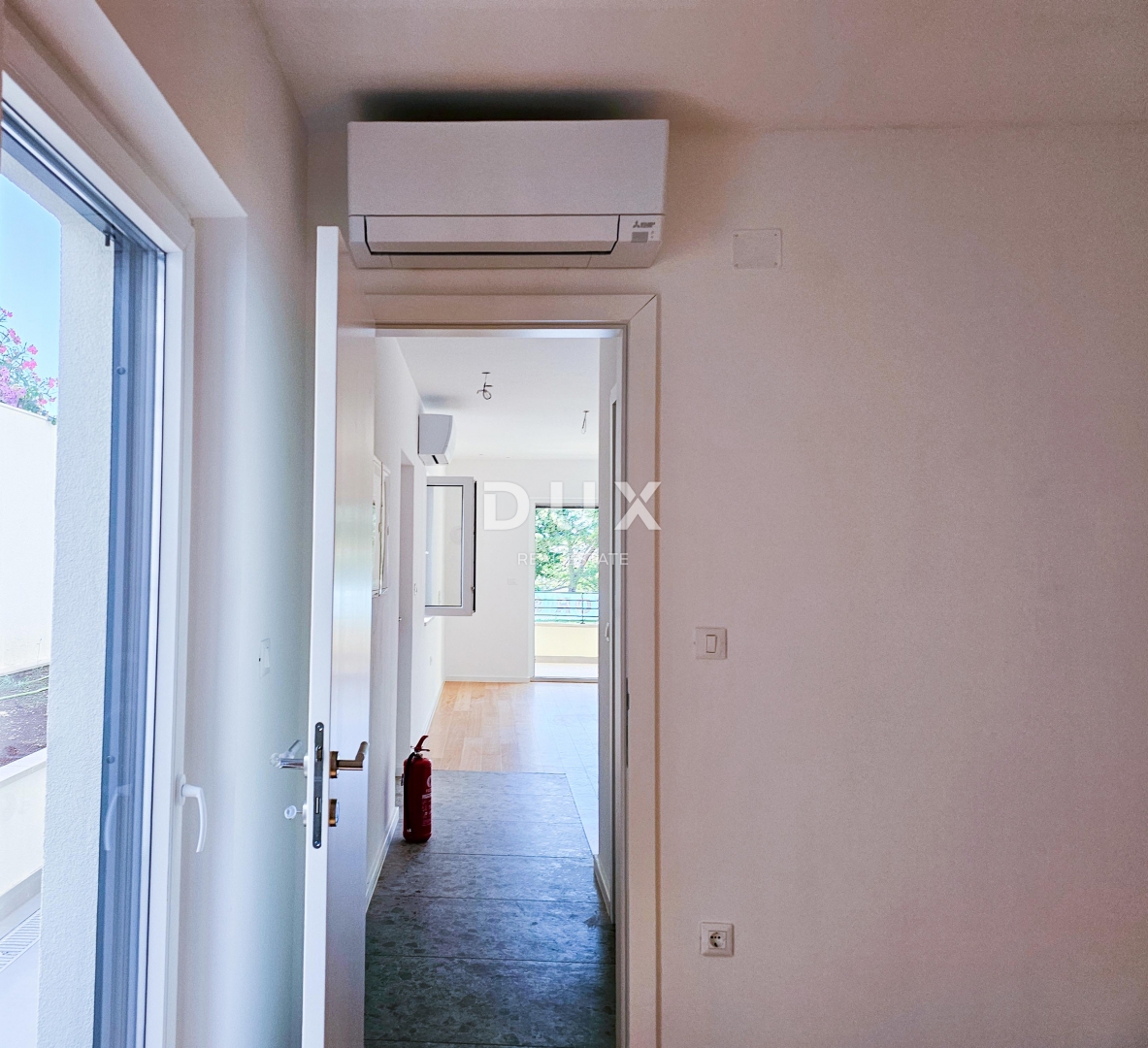 MALI LOŠINJ, CENTER - PRILOŽNOST - Stanovanje v pritličju z vrtom in parkiriščem