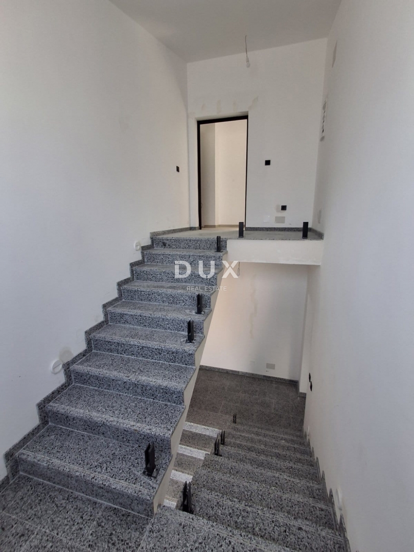 OTOK PAG, PAG - ekskluzivno PENTHOUSE v NOVOGRADNJI + terasa s pogledom na morje! PRILOŽNOST!