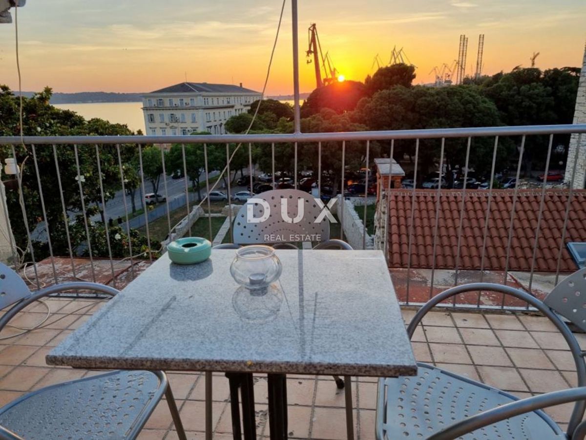 ISTRA, PULA - Stanovanjski objekt s tremi stanovanji in poslovnimi prostori v središču Pulja! 