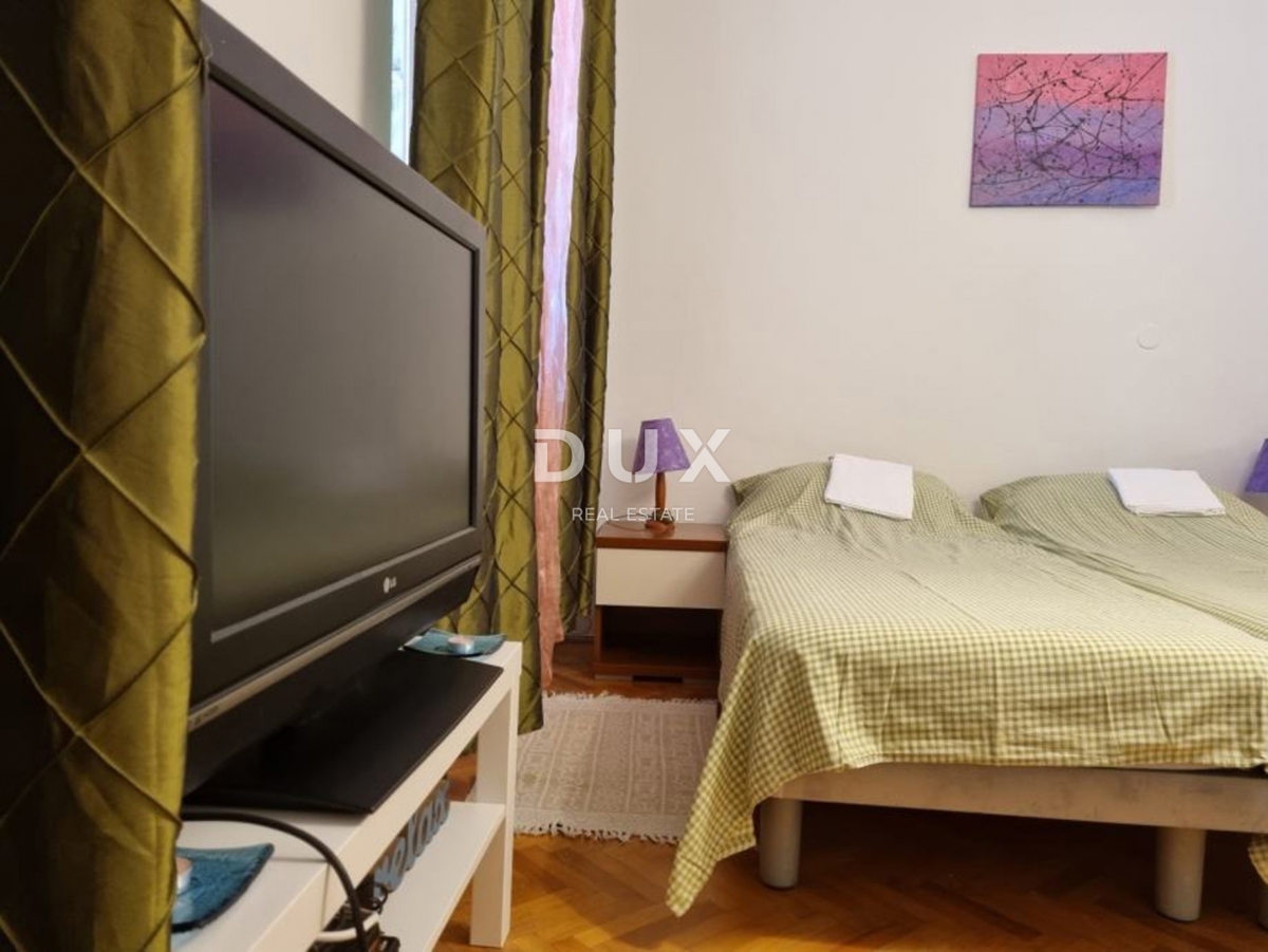 ISTRA, PULA - Stanovanjski objekt s tremi stanovanji in poslovnimi prostori v središču Pulja! 
