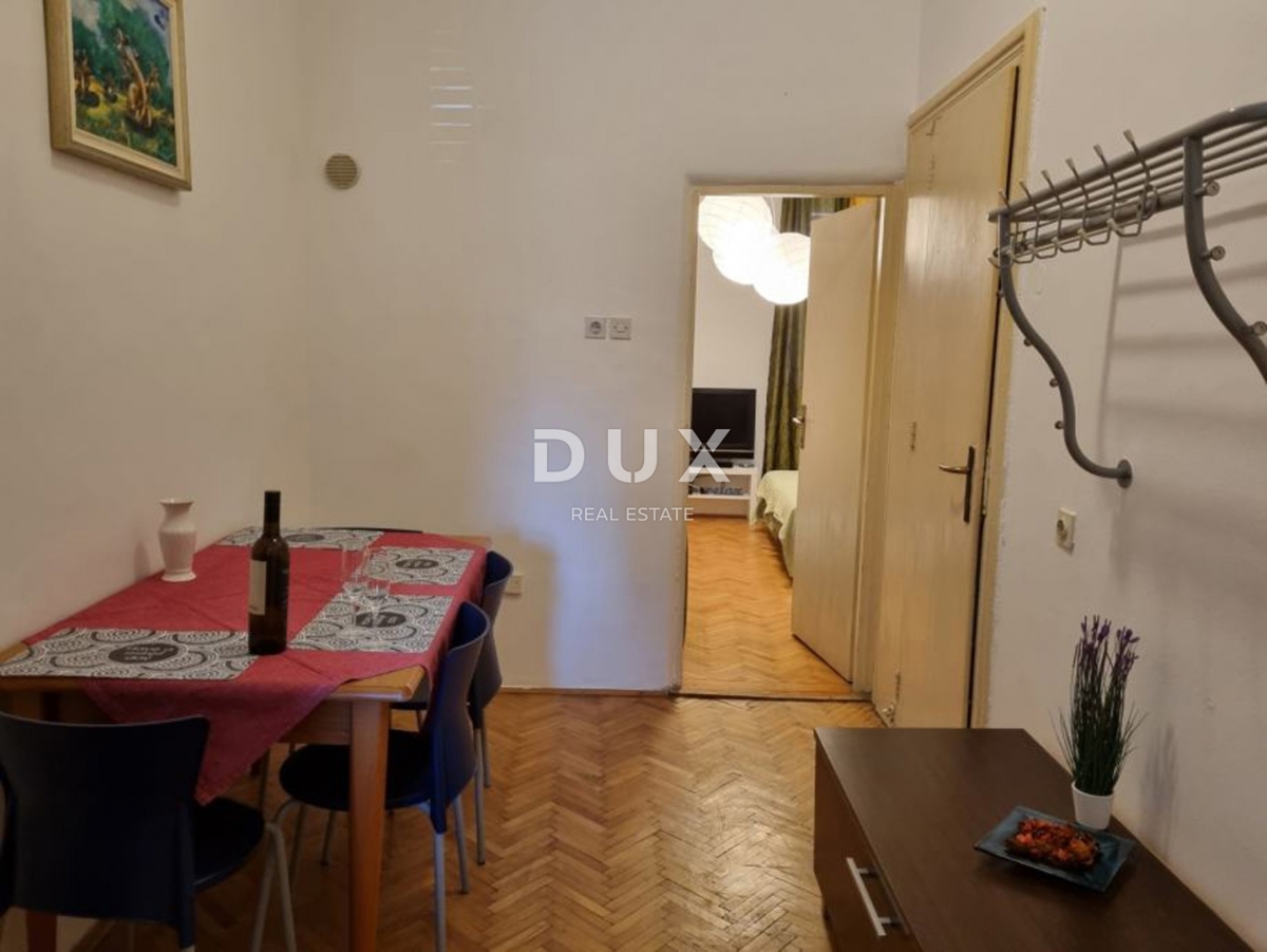ISTRA, PULA - Stanovanjski objekt s tremi stanovanji in poslovnimi prostori v središču Pulja! 