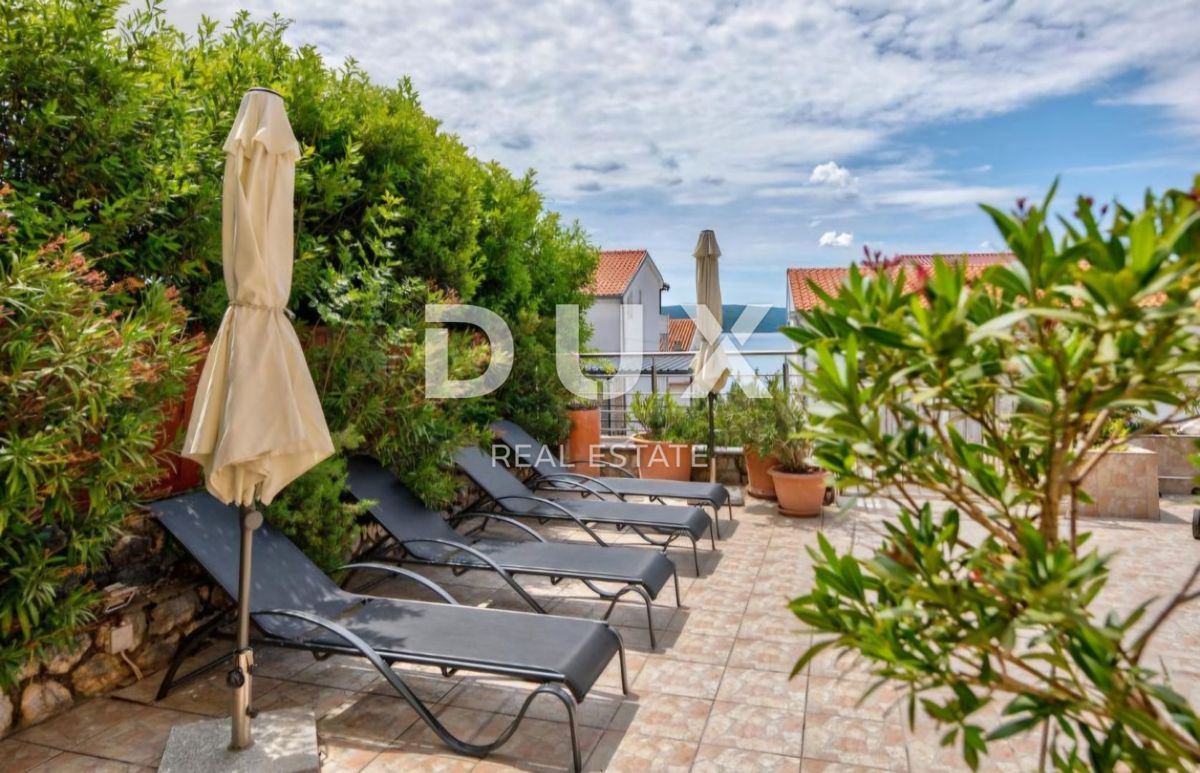 CRIKVENICA, DRAMALJ - Hiša s 6 apartmaji, 200 m od morja