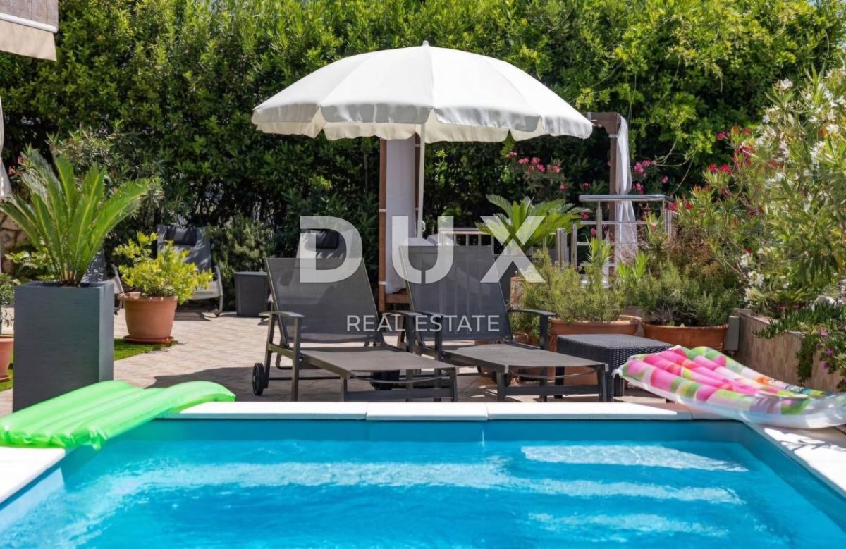 CRIKVENICA, DRAMALJ - Hiša s 6 apartmaji, 200 m od morja