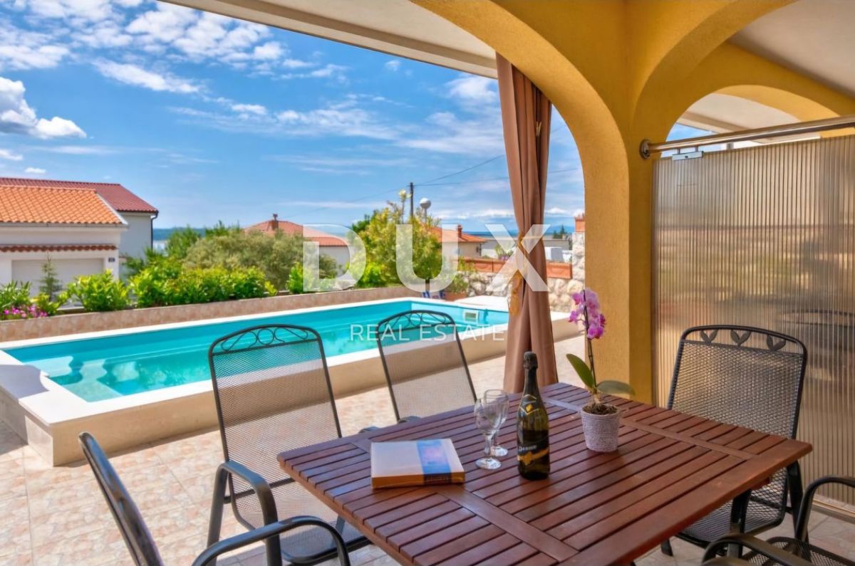 CRIKVENICA, DRAMALJ - Hiša s 6 apartmaji, 200 m od morja