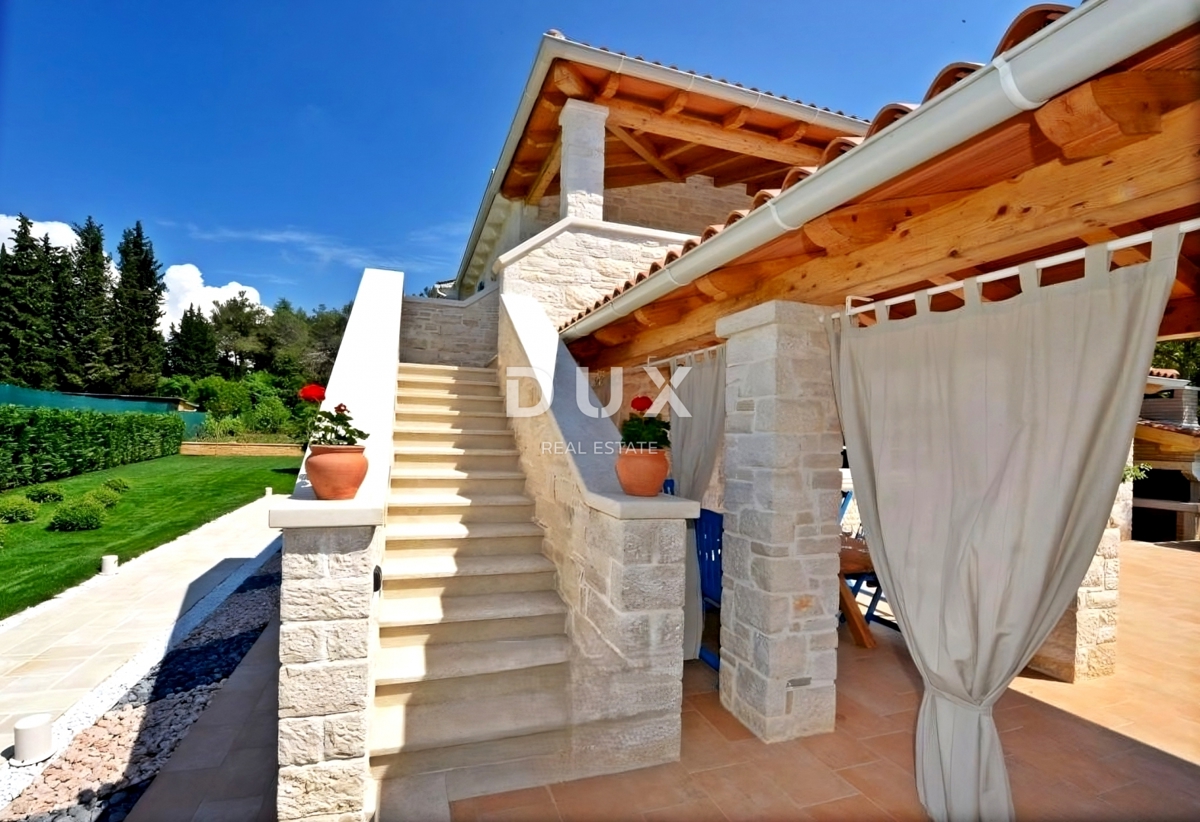 ISTRA, POREČ - Rustikalna hiša z bazenom