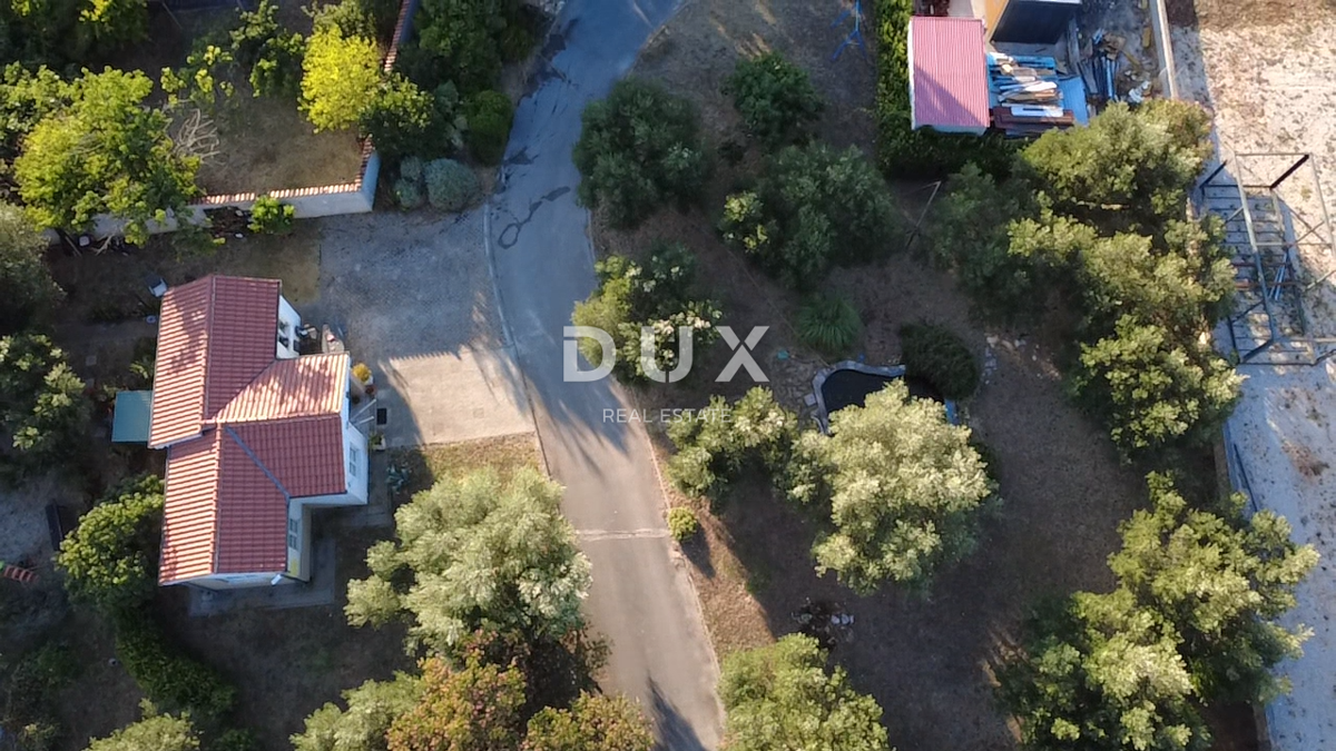 ZADAR, MURVICA – Zemljišče zgrajeno na odlični lokaciji!
