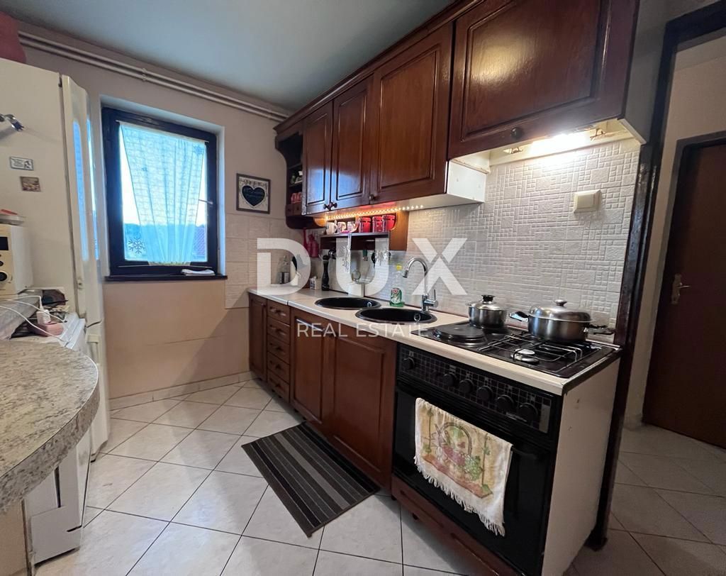 RIJEKA, SRDOČI, CENTER - samostojna hiša s 3 stanovanji + pomožni objekt + vrt! PRILOŽNOST! NUJNO!