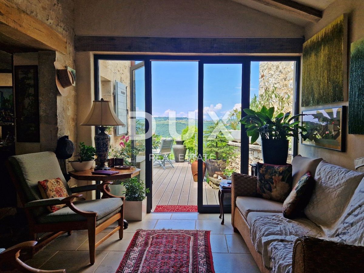 ISTRA, BUJE - Kamnita hiša s čudovitim razgledom